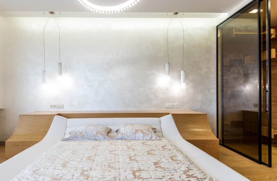 Una cama en una habitación

Descripción generada automáticamente con confianza media