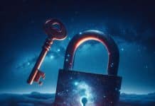 ¿Cómo evitar que tu cerradura sea forzada? Asegura tu hogar cerradura forzada - Noche estrellada una cerradura de acero resiste el ataque de una llave maliciosa en una lucha valiente por proteger un hogar tranquilo y seguro