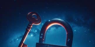 ¿Cómo evitar que tu cerradura sea forzada? Asegura tu hogar cerradura forzada - Noche estrellada una cerradura de acero resiste el ataque de una llave maliciosa en una lucha valiente por proteger un hogar tranquilo y seguro