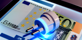 Top 7 Enchufes Inteligentes a menos de 5 euros: Comparativa y Análisis Detallado 2024 Enchufe Inteligente a menos de 5 euros Enchufe inteligente con LED azules para ahorro energético interactúa con tablet Tecnología y economía