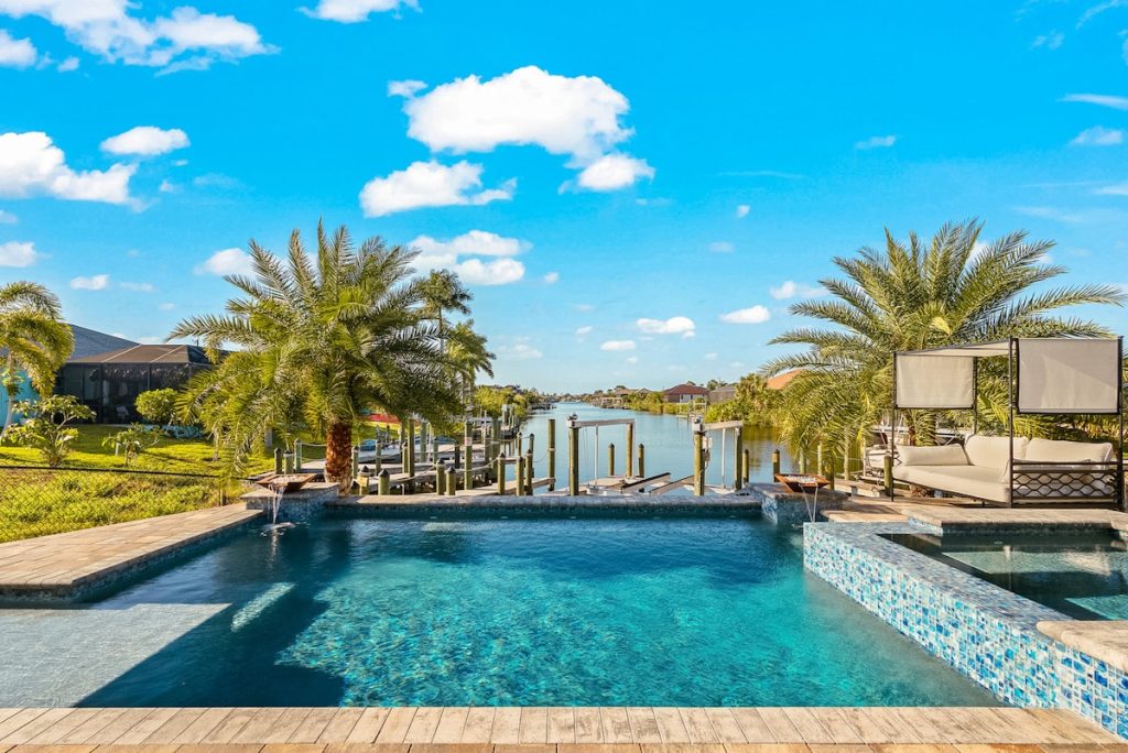 hogar_inteligente_exterior_piscina_autónoma-Hogar_inteligente_exterior_piscina_autónoma